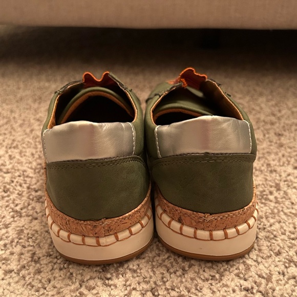 Spunky, Snazzy, Fun Shoes!! - Picture 4 of 5